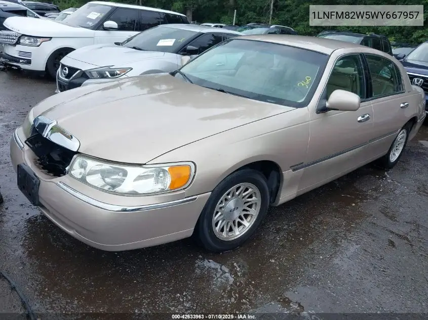 1998 Lincoln Town Car Signature VIN: 1LNFM82W5WY667957 Lot: 42633963