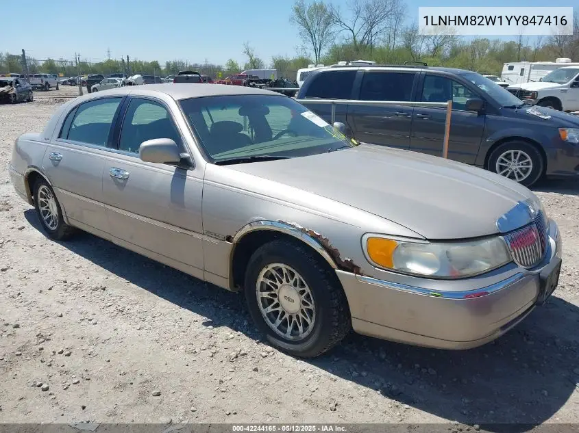 2000 Lincoln Town Car Signature VIN: 1LNHM82W1YY847416 Lot: 42244165