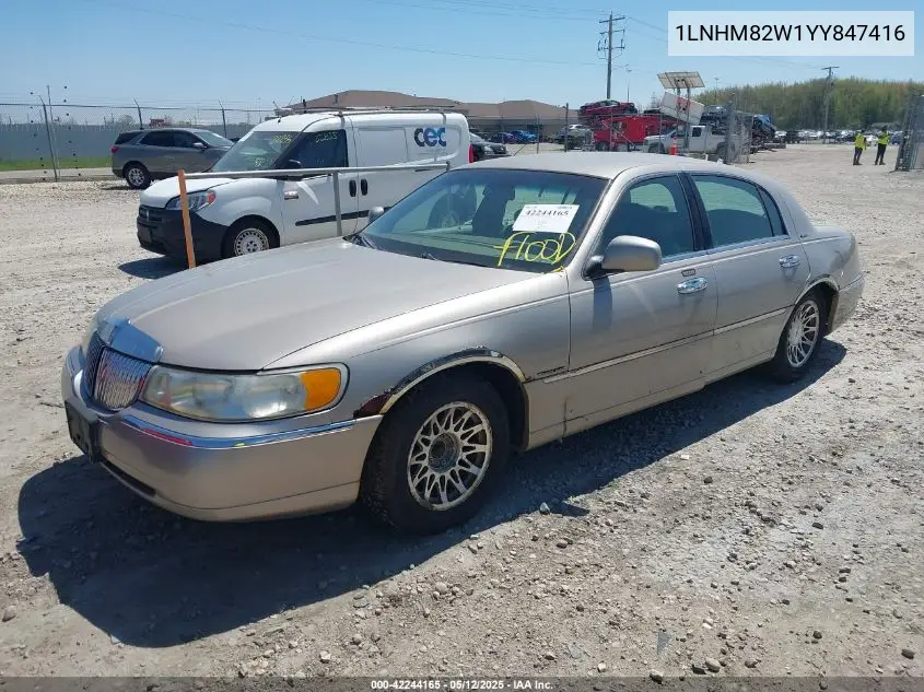2000 Lincoln Town Car Signature VIN: 1LNHM82W1YY847416 Lot: 42244165