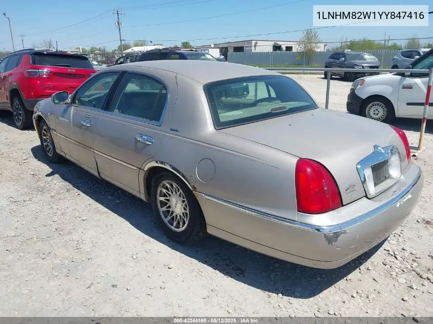2000 Lincoln Town Car Signature VIN: 1LNHM82W1YY847416 Lot: 42244165