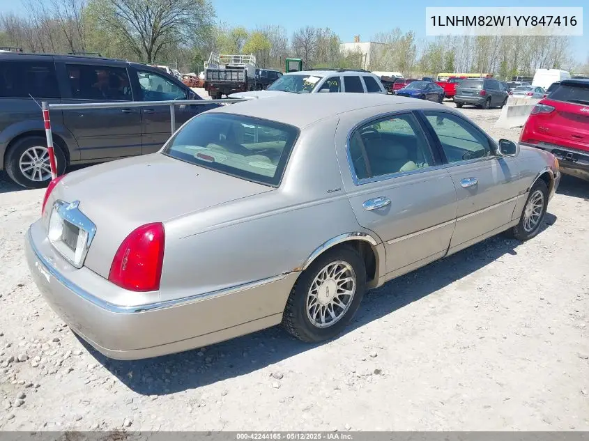 2000 Lincoln Town Car Signature VIN: 1LNHM82W1YY847416 Lot: 42244165
