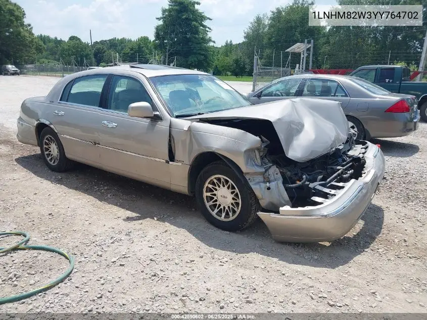 2000 Lincoln Town Car Signature VIN: 1LNHM82W3YY764702 Lot: 42590602