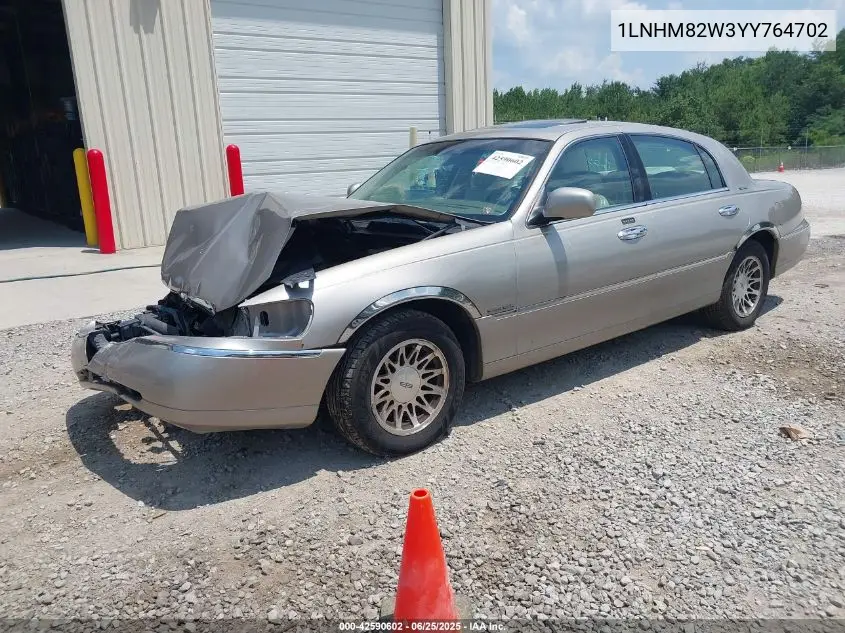 2000 Lincoln Town Car Signature VIN: 1LNHM82W3YY764702 Lot: 42590602