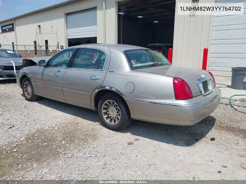 2000 Lincoln Town Car Signature VIN: 1LNHM82W3YY764702 Lot: 42590602