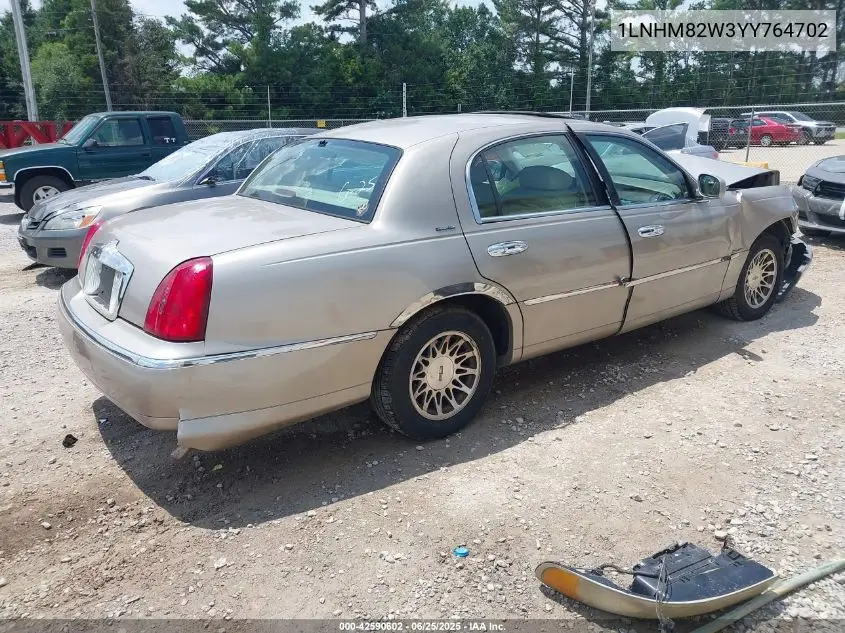 2000 Lincoln Town Car Signature VIN: 1LNHM82W3YY764702 Lot: 42590602