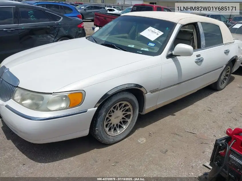 2001 Lincoln Town Car Signature VIN: 1LNHM82W01Y685171 Lot: 42705976