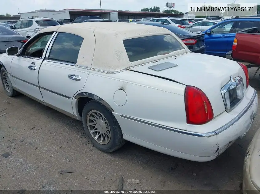 2001 Lincoln Town Car Signature VIN: 1LNHM82W01Y685171 Lot: 42705976