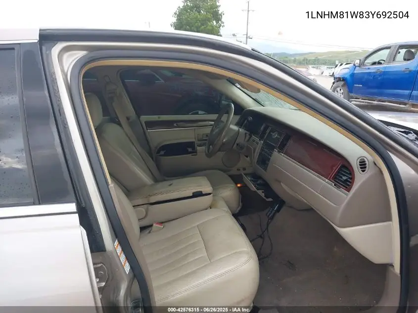 2003 Lincoln Town Car Executive VIN: 1LNHM81W83Y692504 Lot: 42576315