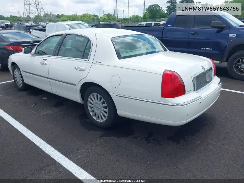 2005 Lincoln Town Car Signature VIN: 1LNHM81W65Y643756 Lot: 42186645