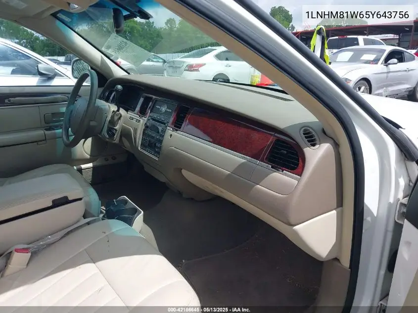 2005 Lincoln Town Car Signature VIN: 1LNHM81W65Y643756 Lot: 42186645