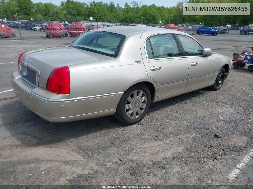 2005 Lincoln Town Car Signature Limited VIN: 1LNHM82W85Y626455 Lot: 42247571