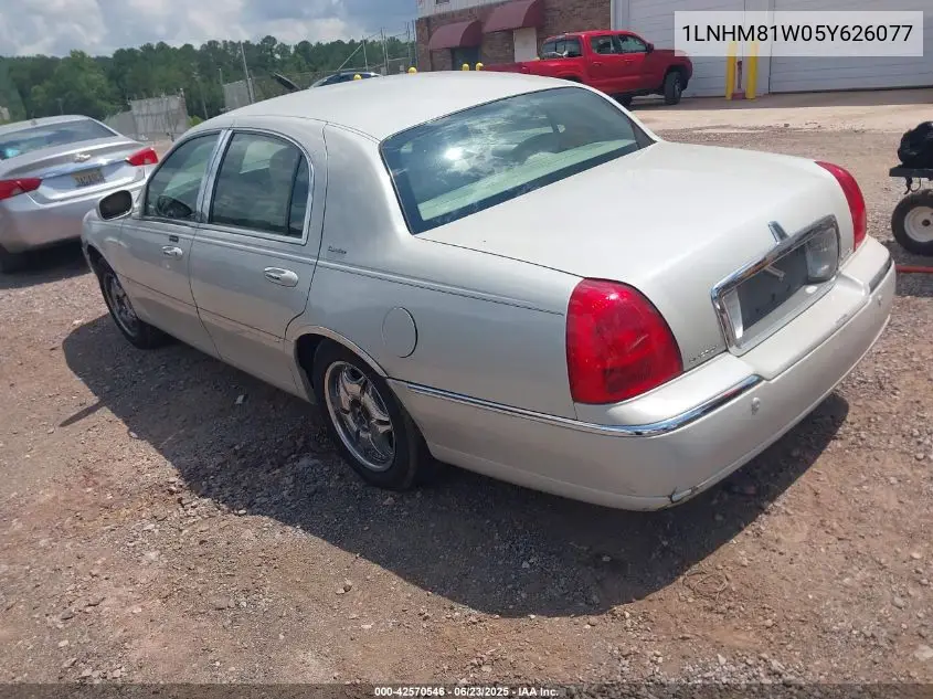 2005 Lincoln Town Car Signature VIN: 1LNHM81W05Y626077 Lot: 42570546