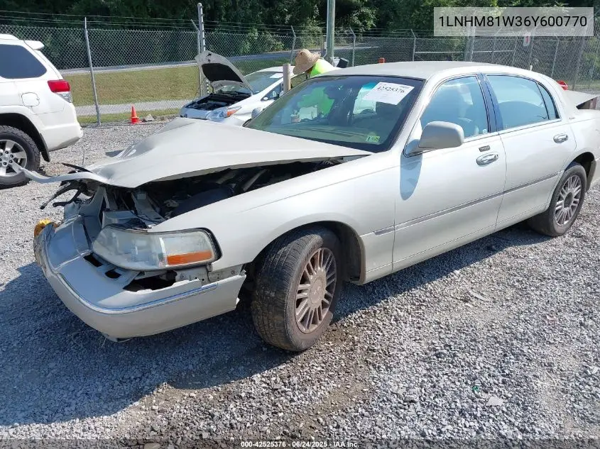 2006 Lincoln Town Car Signature VIN: 1LNHM81W36Y600770 Lot: 42525376