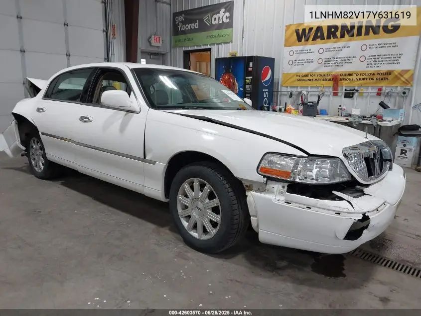 2007 Lincoln Town Car Signature Limited VIN: 1LNHM82V17Y631619 Lot: 42603570