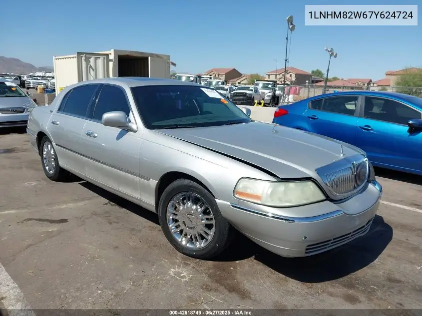 2007 Lincoln Town Car Signature Limited VIN: 1LNHM82W67Y624724 Lot: 42618749
