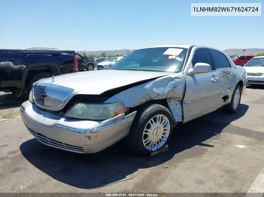 2007 Lincoln Town Car Signature Limited VIN: 1LNHM82W67Y624724 Lot: 42618749