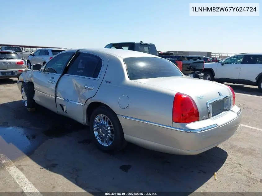 2007 Lincoln Town Car Signature Limited VIN: 1LNHM82W67Y624724 Lot: 42618749