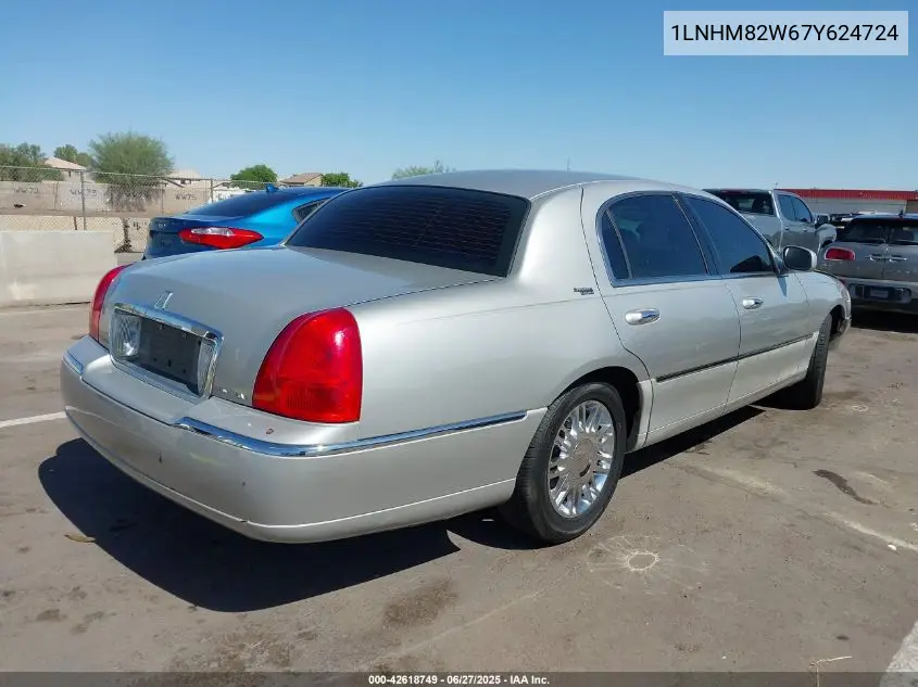2007 Lincoln Town Car Signature Limited VIN: 1LNHM82W67Y624724 Lot: 42618749