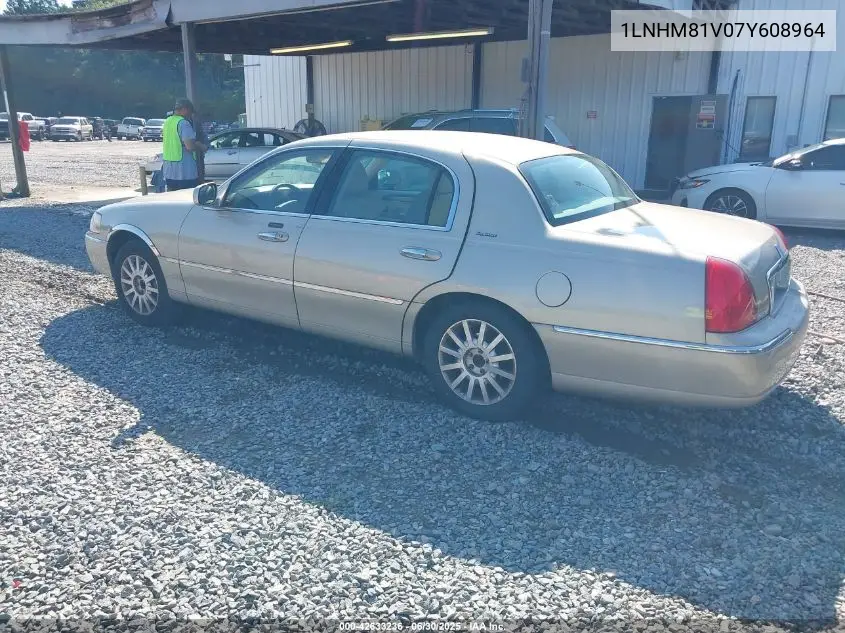 2007 Lincoln Town Car Signature VIN: 1LNHM81V07Y608964 Lot: 42633236