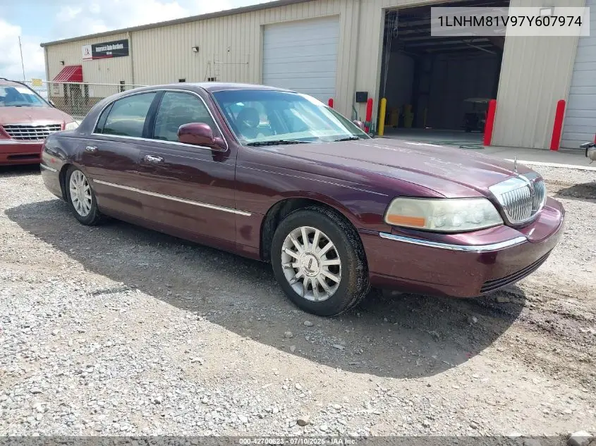 2007 Lincoln Town Car Signature VIN: 1LNHM81V97Y607974 Lot: 42700623