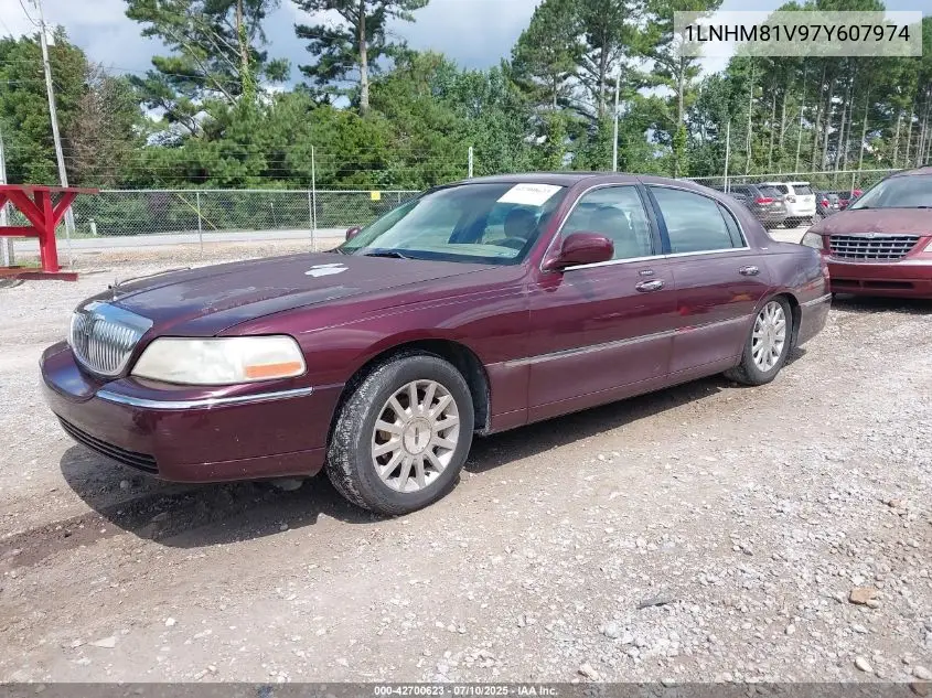 2007 Lincoln Town Car Signature VIN: 1LNHM81V97Y607974 Lot: 42700623