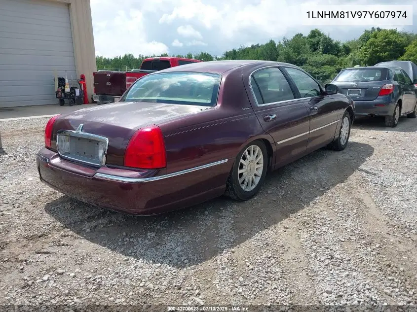 2007 Lincoln Town Car Signature VIN: 1LNHM81V97Y607974 Lot: 42700623