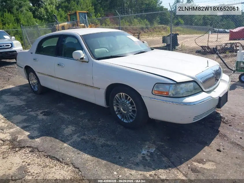 2008 Lincoln Town Car Signature Limited VIN: 2LNHM82W18X652061 Lot: 42598229