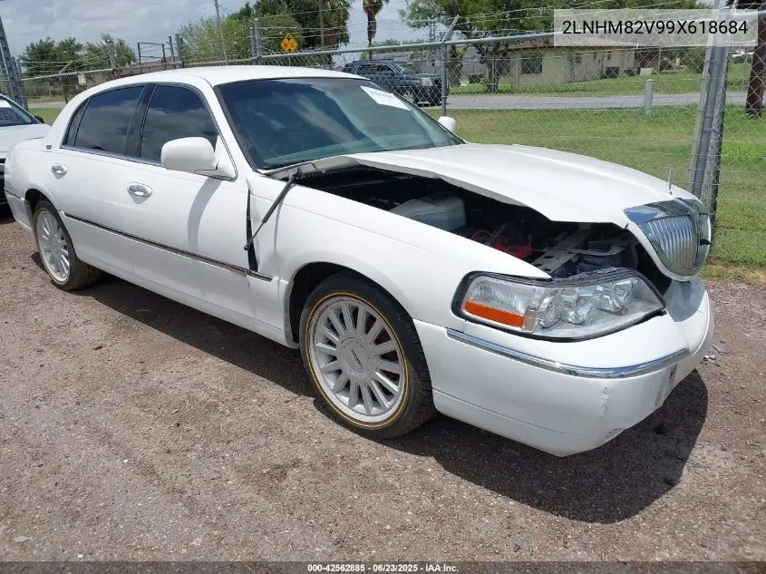2009 Lincoln Town Car Signature Limited VIN: 2LNHM82V99X618684 Lot: 42562885