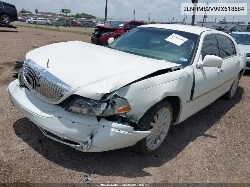 2009 Lincoln Town Car Signature Limited VIN: 2LNHM82V99X618684 Lot: 42562885