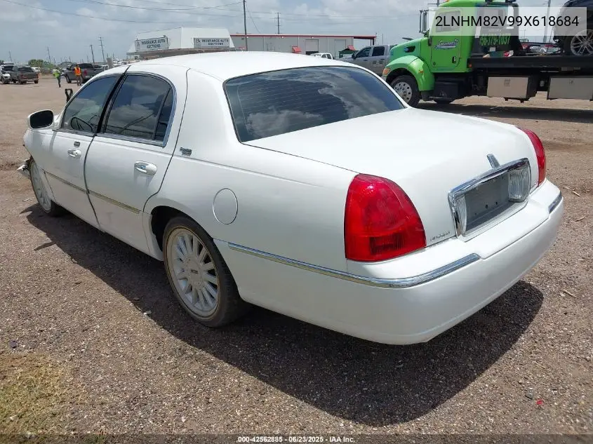 2009 Lincoln Town Car Signature Limited VIN: 2LNHM82V99X618684 Lot: 42562885