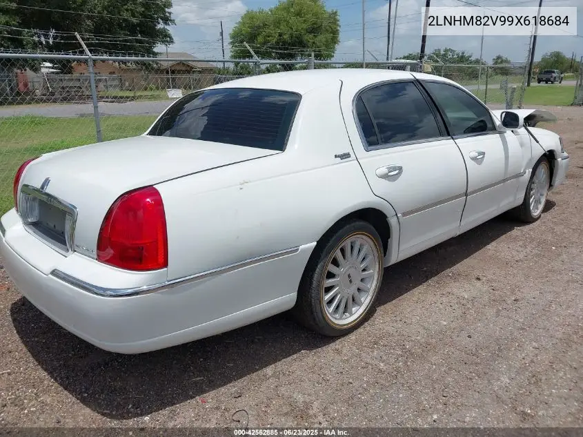 2009 Lincoln Town Car Signature Limited VIN: 2LNHM82V99X618684 Lot: 42562885