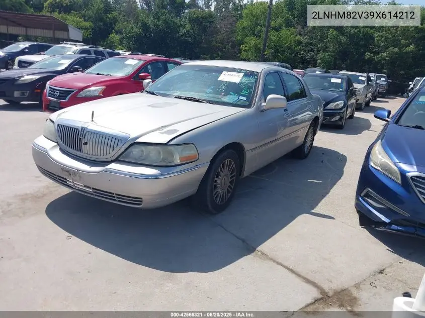 2009 Lincoln Town Car Signature Limited VIN: 2LNHM82V39X614212 Lot: 42566321