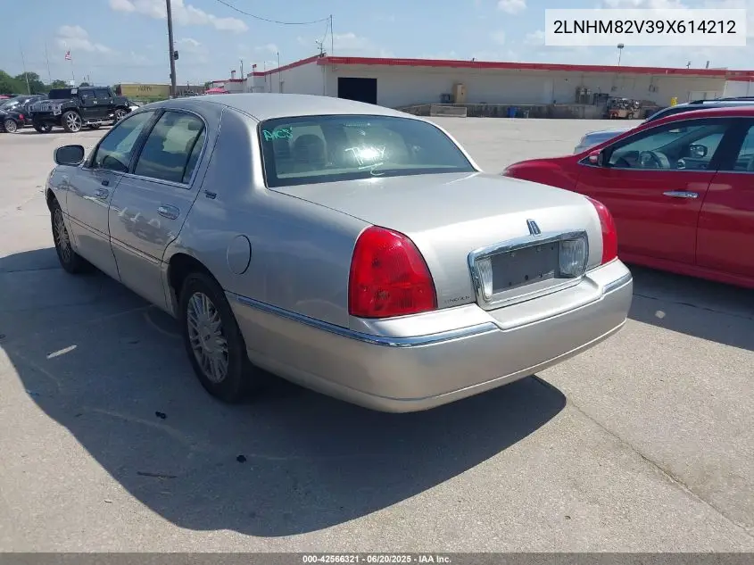 2009 Lincoln Town Car Signature Limited VIN: 2LNHM82V39X614212 Lot: 42566321