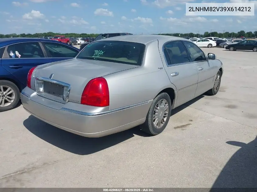 2009 Lincoln Town Car Signature Limited VIN: 2LNHM82V39X614212 Lot: 42566321