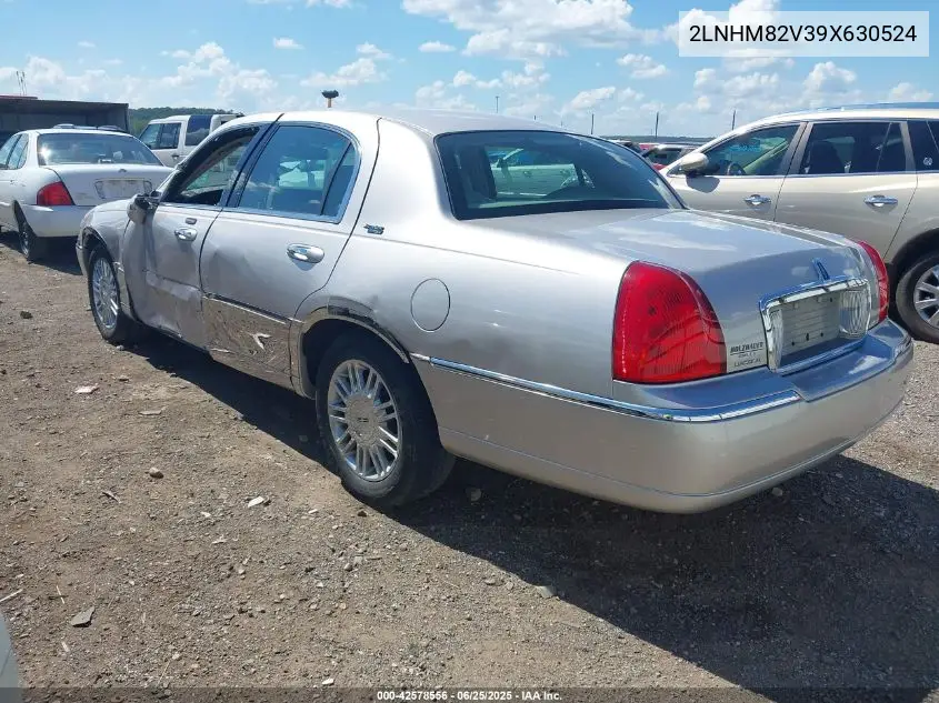 2009 Lincoln Town Car Signature Limited VIN: 2LNHM82V39X630524 Lot: 42578556