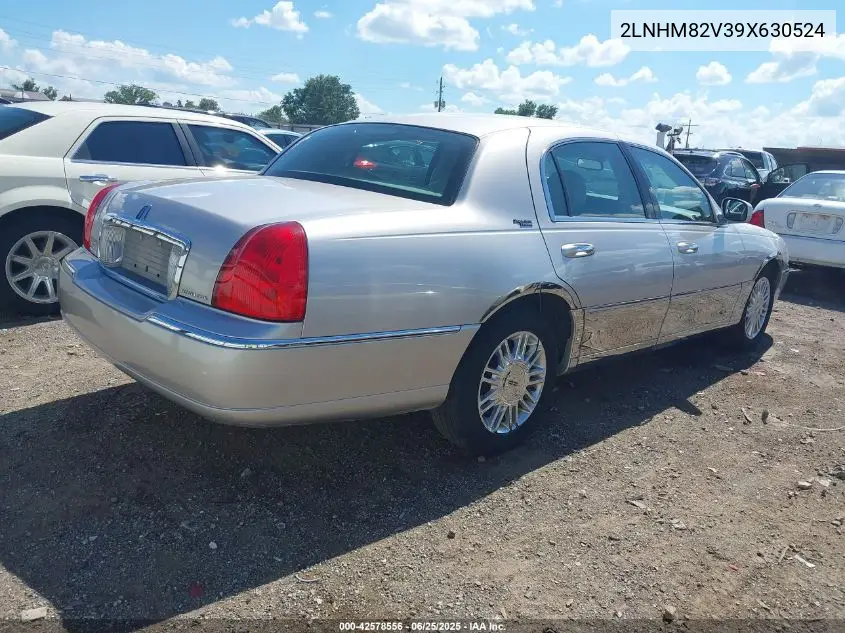 2009 Lincoln Town Car Signature Limited VIN: 2LNHM82V39X630524 Lot: 42578556