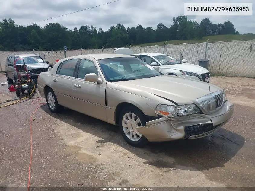 2009 Lincoln Town Car Signature Limited VIN: 2LNHM82V79X635953 Lot: 42646101