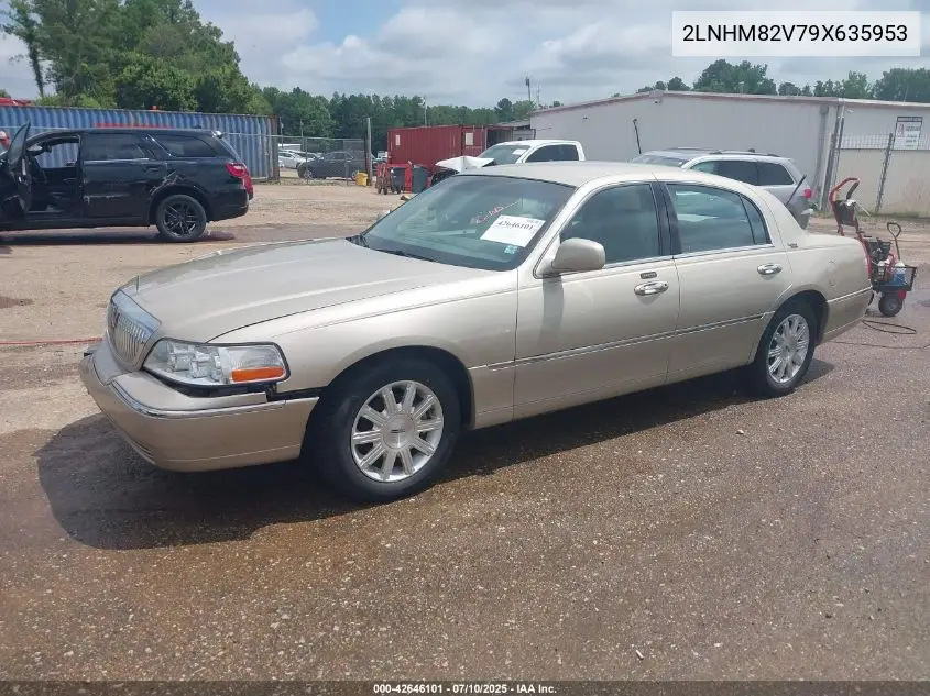 2009 Lincoln Town Car Signature Limited VIN: 2LNHM82V79X635953 Lot: 42646101