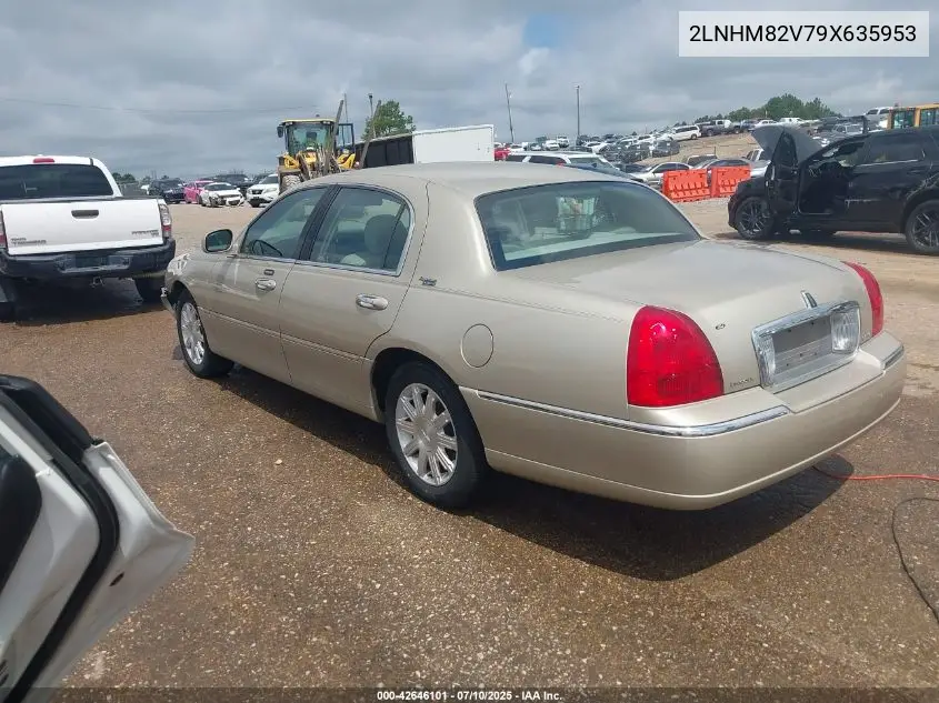 2009 Lincoln Town Car Signature Limited VIN: 2LNHM82V79X635953 Lot: 42646101