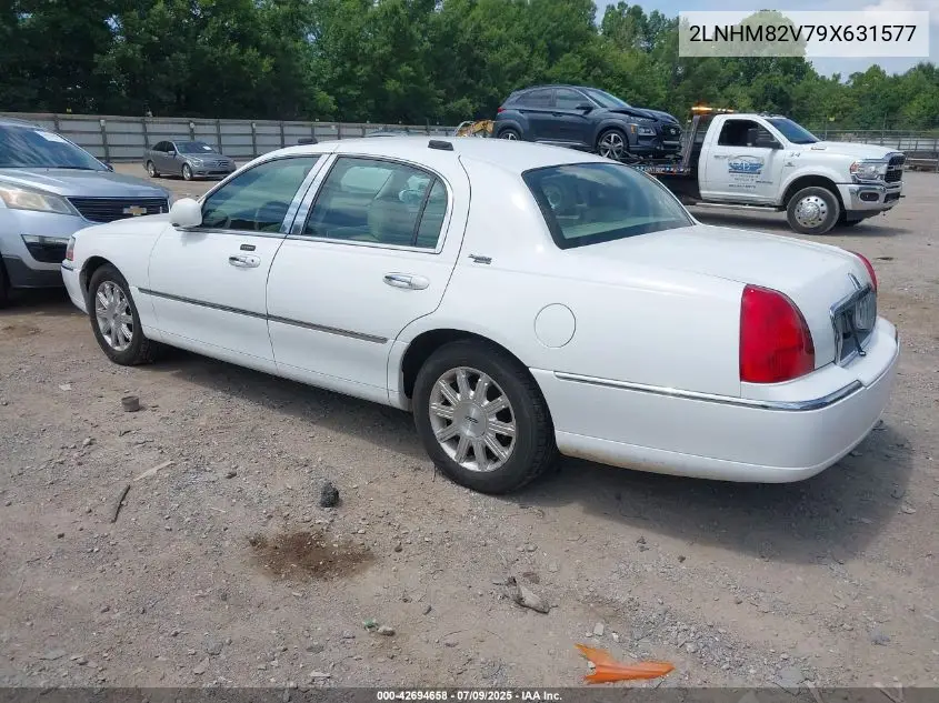 2009 Lincoln Town Car Signature Limited VIN: 2LNHM82V79X631577 Lot: 42694658