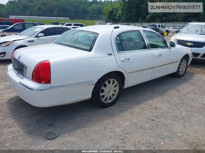 2009 Lincoln Town Car Signature Limited VIN: 2LNHM82V79X631577 Lot: 42694658