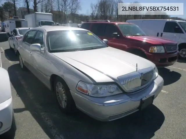 2011 Lincoln Town Car Signature Long Wheelbase VIN: 2LNBL8FV5BX754531 Lot: 42635165