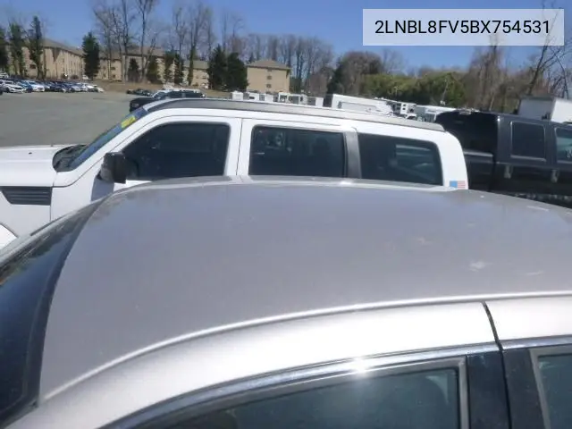 2011 Lincoln Town Car Signature Long Wheelbase VIN: 2LNBL8FV5BX754531 Lot: 42635165