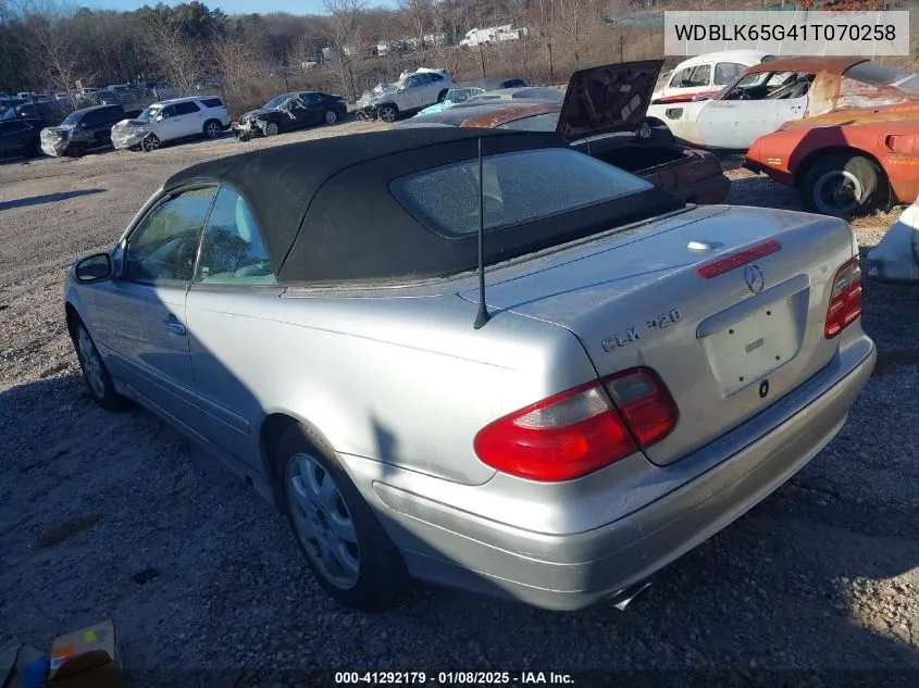 2001 Mercedes-Benz Clk 320 VIN: WDBLK65G41T070258 Lot: 41292179