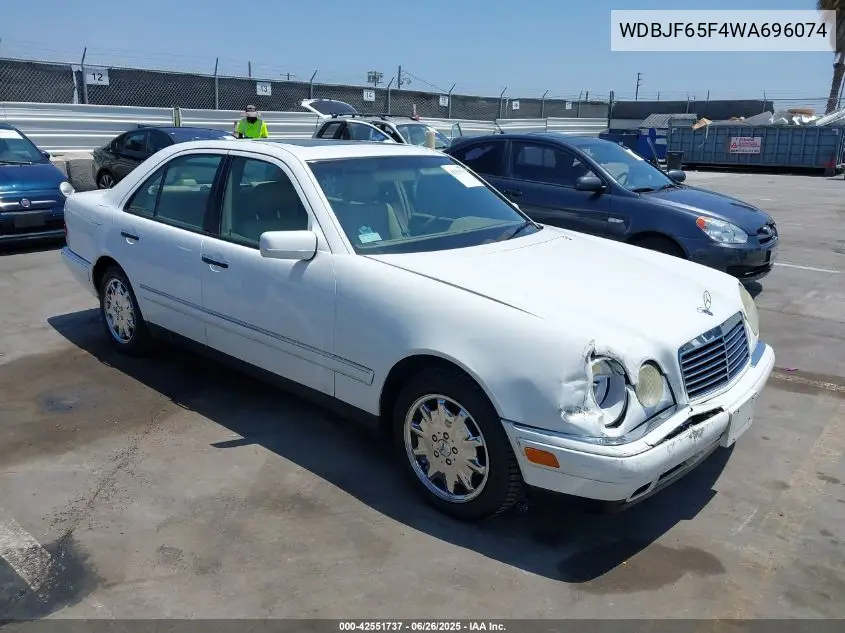 1998 Mercedes-Benz E 320 VIN: WDBJF65F4WA696074 Lot: 42551737