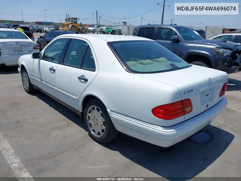 1998 Mercedes-Benz E 320 VIN: WDBJF65F4WA696074 Lot: 42551737