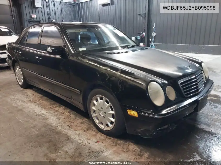 2000 Mercedes-Benz E 320 VIN: WDBJF65J2YB095098 Lot: 42172976
