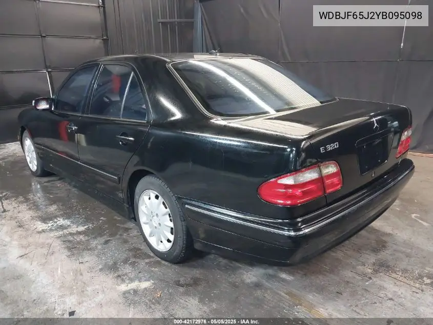 2000 Mercedes-Benz E 320 VIN: WDBJF65J2YB095098 Lot: 42172976