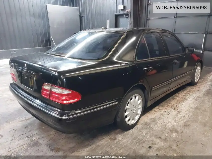 2000 Mercedes-Benz E 320 VIN: WDBJF65J2YB095098 Lot: 42172976