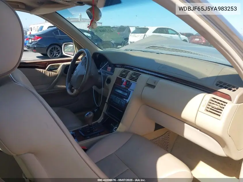 2000 Mercedes-Benz E 320 VIN: WDBJF65J5YA983253 Lot: 42206876